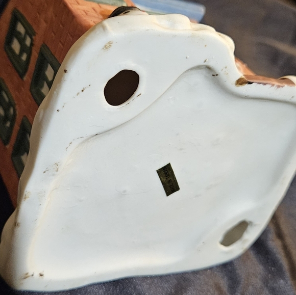 Vintage Christmas House distributed by Rose's Stores. Made in Taiwan. - Picture 3 of 8